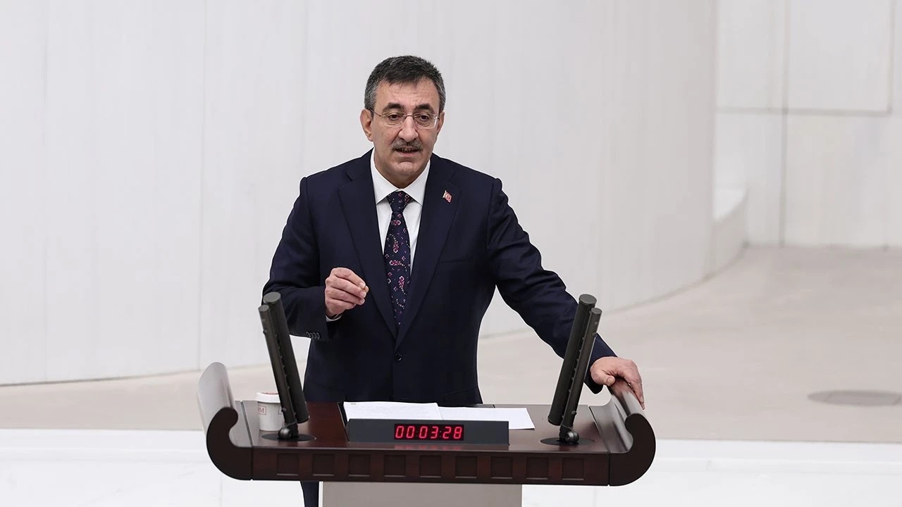 Cumhurbaşkanı Yardımcısı Cevdet Yılmaz, 2026 Yılı Merkezi Yönetim Bütçe Kanunu Teklifi'ni TBMM'ye Sundu. 'İstikrar Ve Refah Bütçesi' Olarak Nitelendirdi