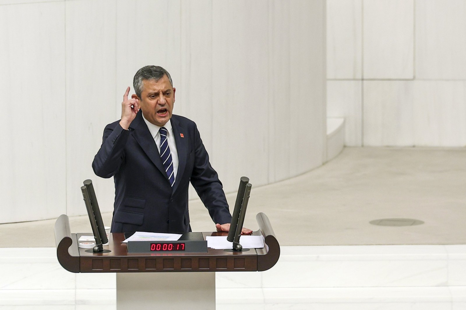 CHP Genel Başkanı Özel, Bütçe Görüşmelerinde İktidar Hedeflerini Sıraladı: 'Vergi Yükü Tabanı Değil, Serveti Vuracak'