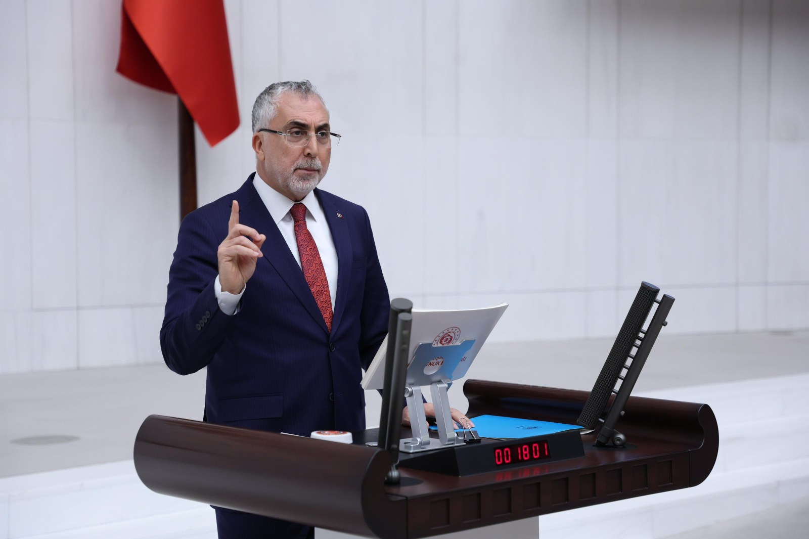 Bakan Işıkhan Açıkladı: 2026 Asgari Ücret, 'Çalışanlarımızın Gelirlerini Enflasyona Ezdirmeyeceğiz!'