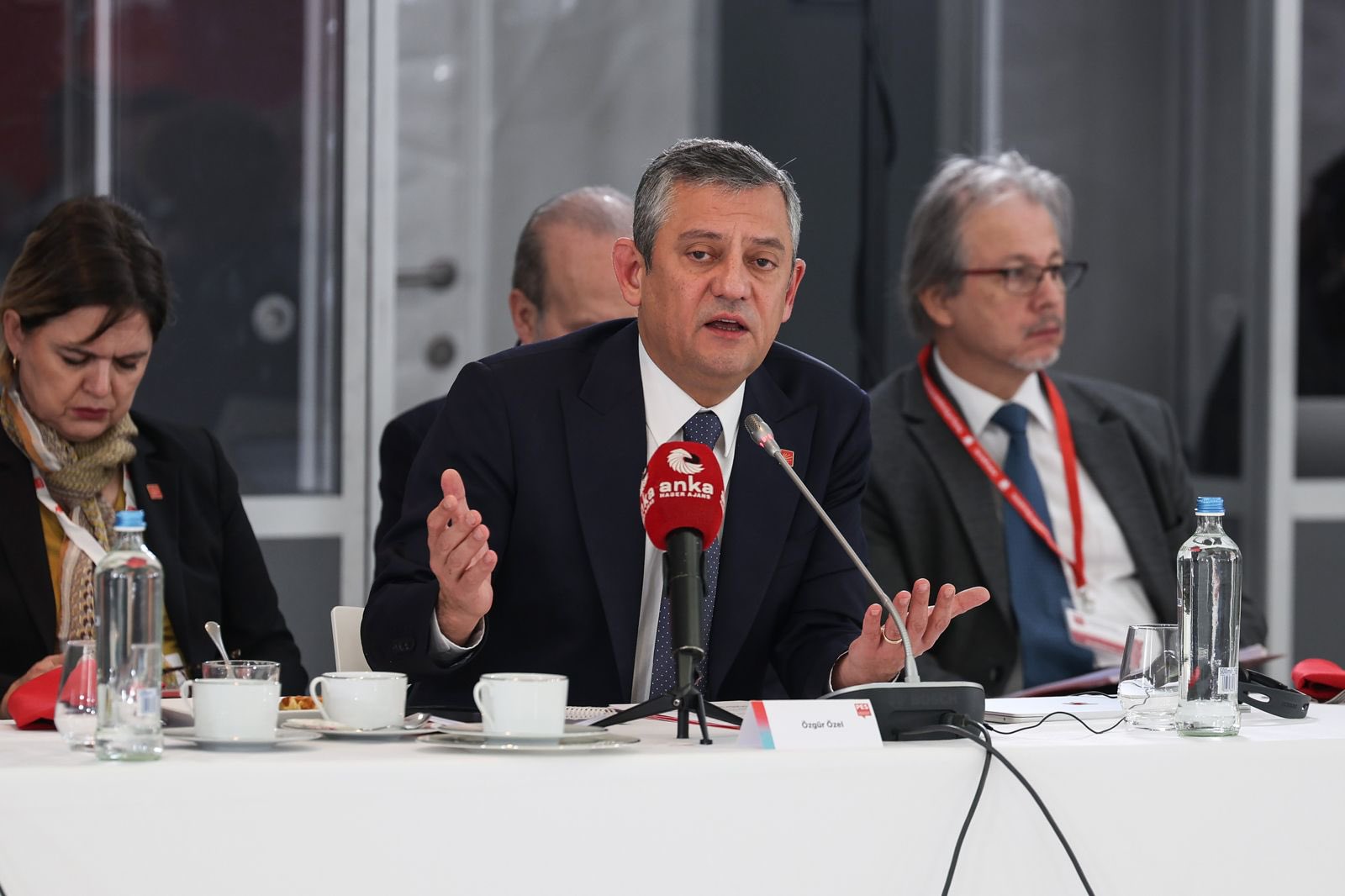 Özel'den Brüksel'de Sert Çıkış: 'Demokrasi İttifakı Kurulmalı, Otoriterlerle Değil!'