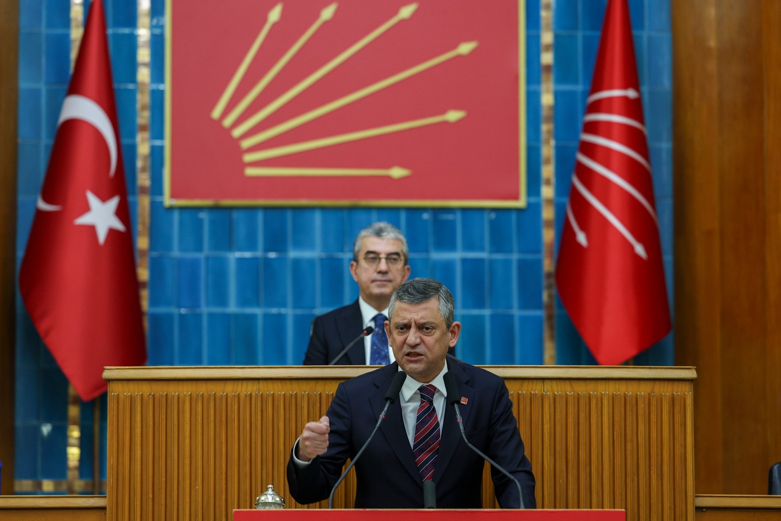 Özgür Özel'den Sert Sözler: 'Bu Yıl Geçen Yıldan İyi Olmayacak, Kimse Masallara İnanmasın'