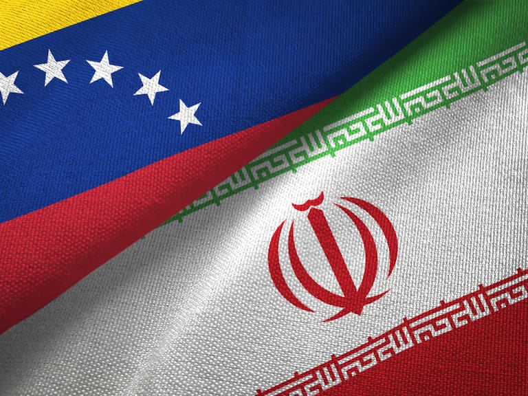 Fitch: Petrol Piyasasında Arz Fazlası, Jeopolitik Riskleri Sınırlı Tutuyor