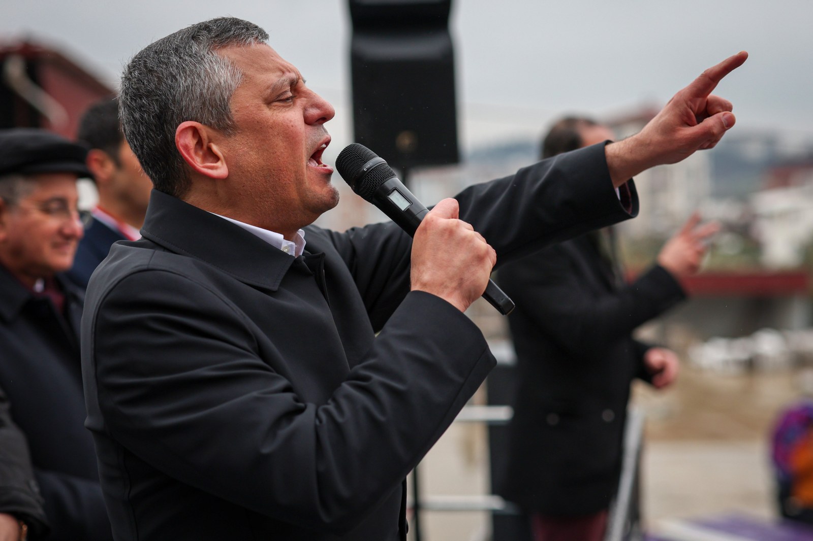 Özgür Özel Hatay'da İktidara Sert Çıkış: 'Brandayla, Panoyla Olmaz'