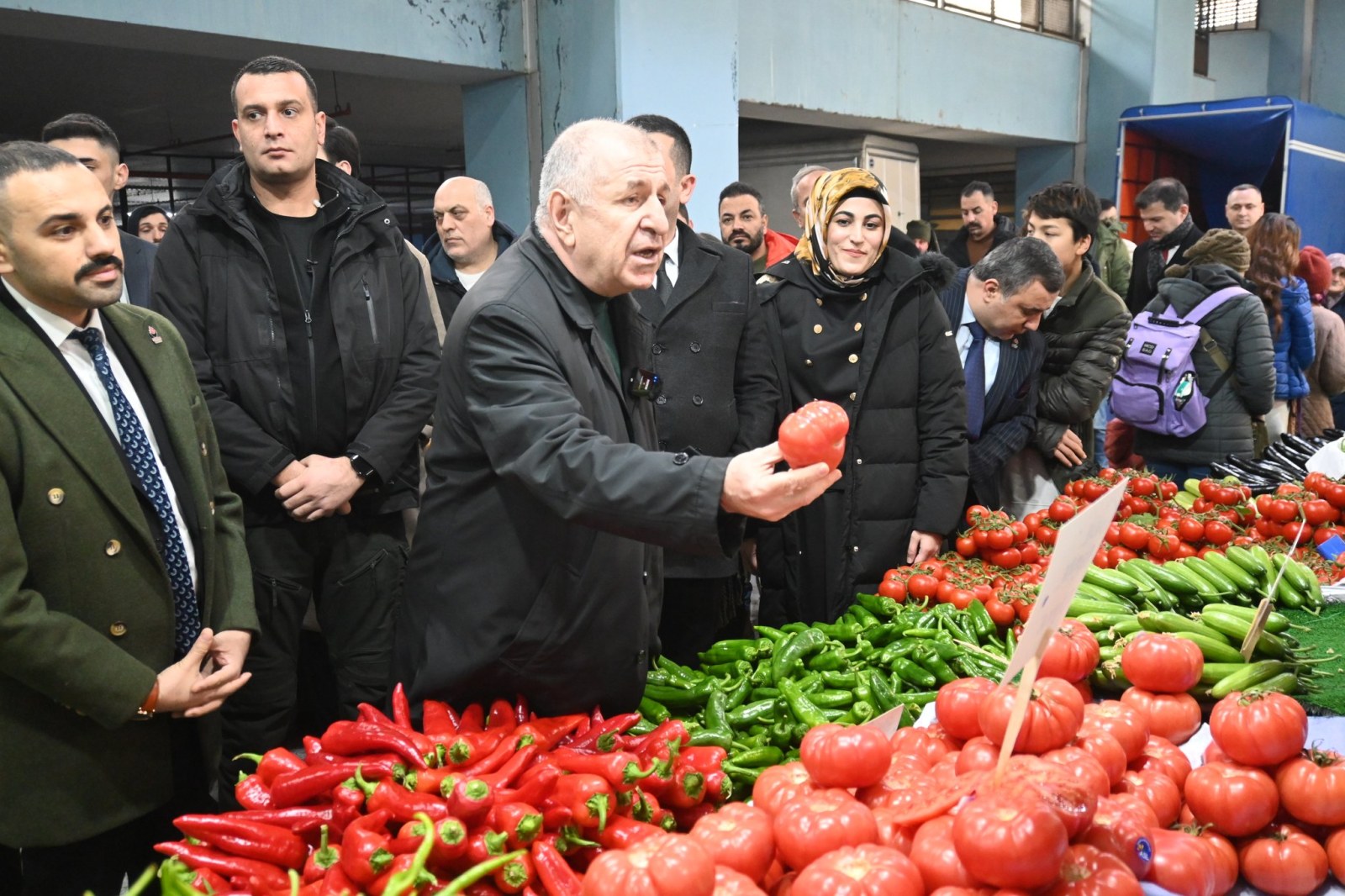 Özdağ, Küçükçekmece Pazarında: '20 Bin Lira Maaşla Geçinmeye Çalışan Emeklilerin Çilesi Son Bulacak'