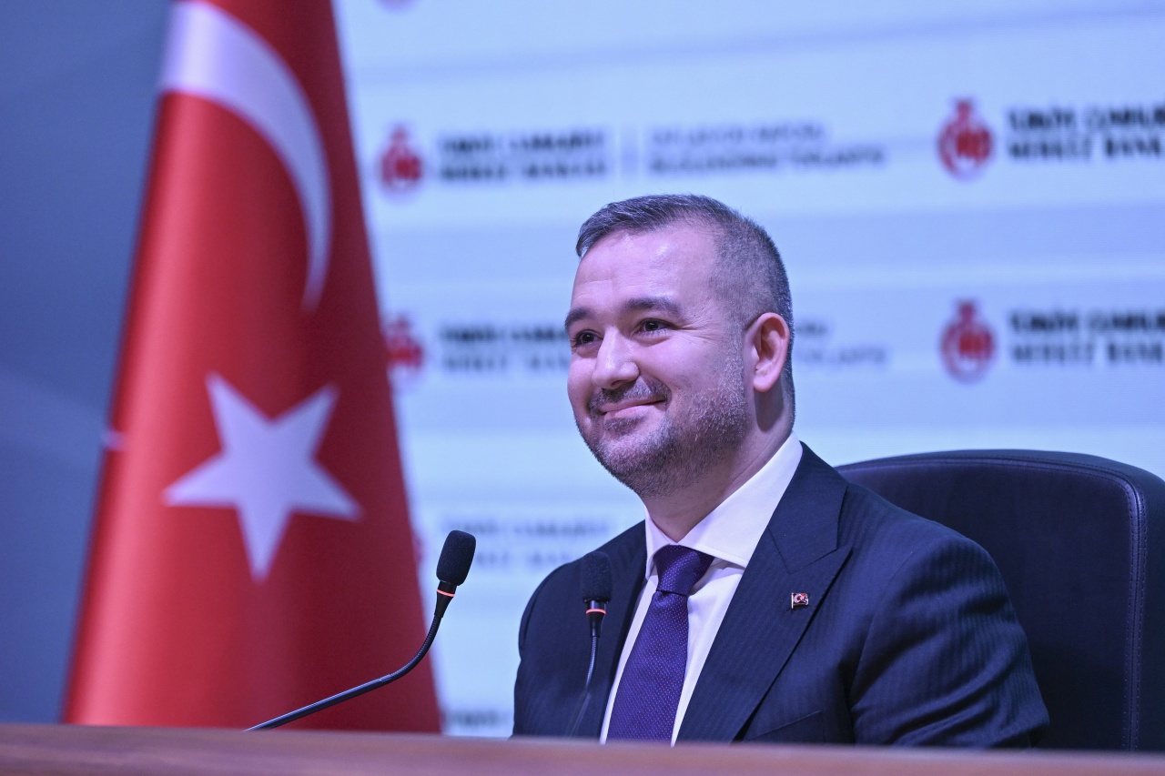 TCMB Başkanı Karahan'dan Kritik Mesaj: Enflasyon Kalıcı Olarak Düşene Kadar Sıkı Para Politikası Sürecek