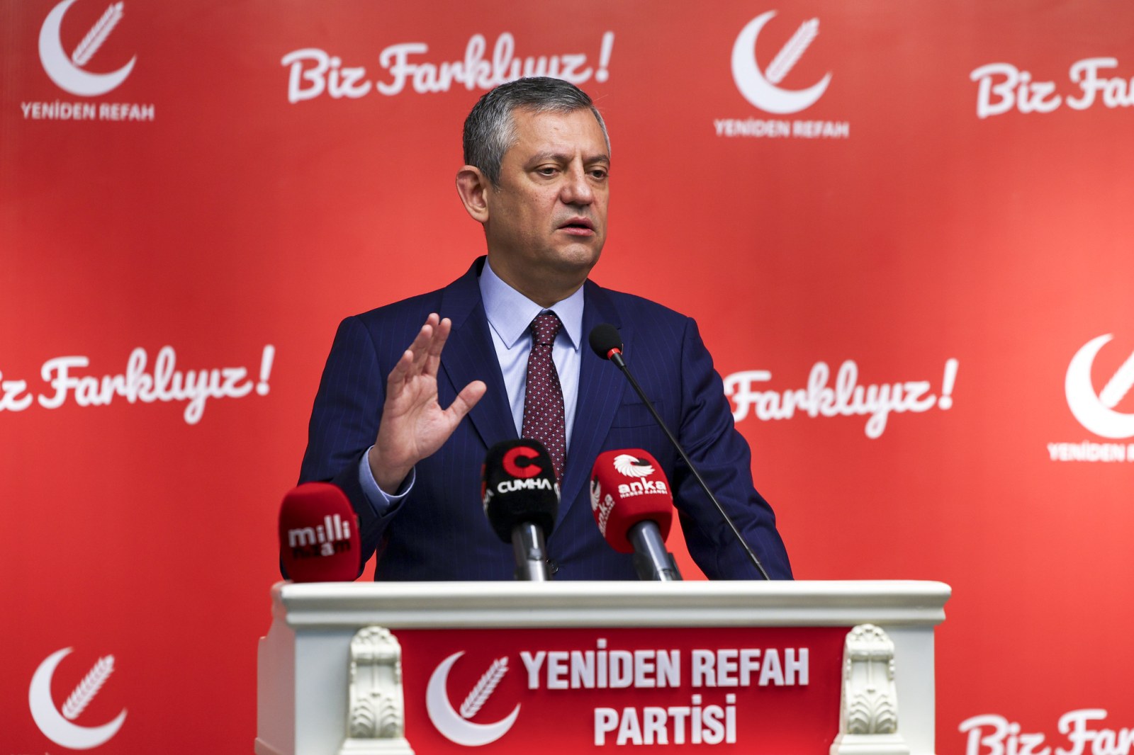 Özel'den Çerçioğlu'na Sert Sözler: 'Pişman Oldu, İnsan İçine Çıkamaz Halde'