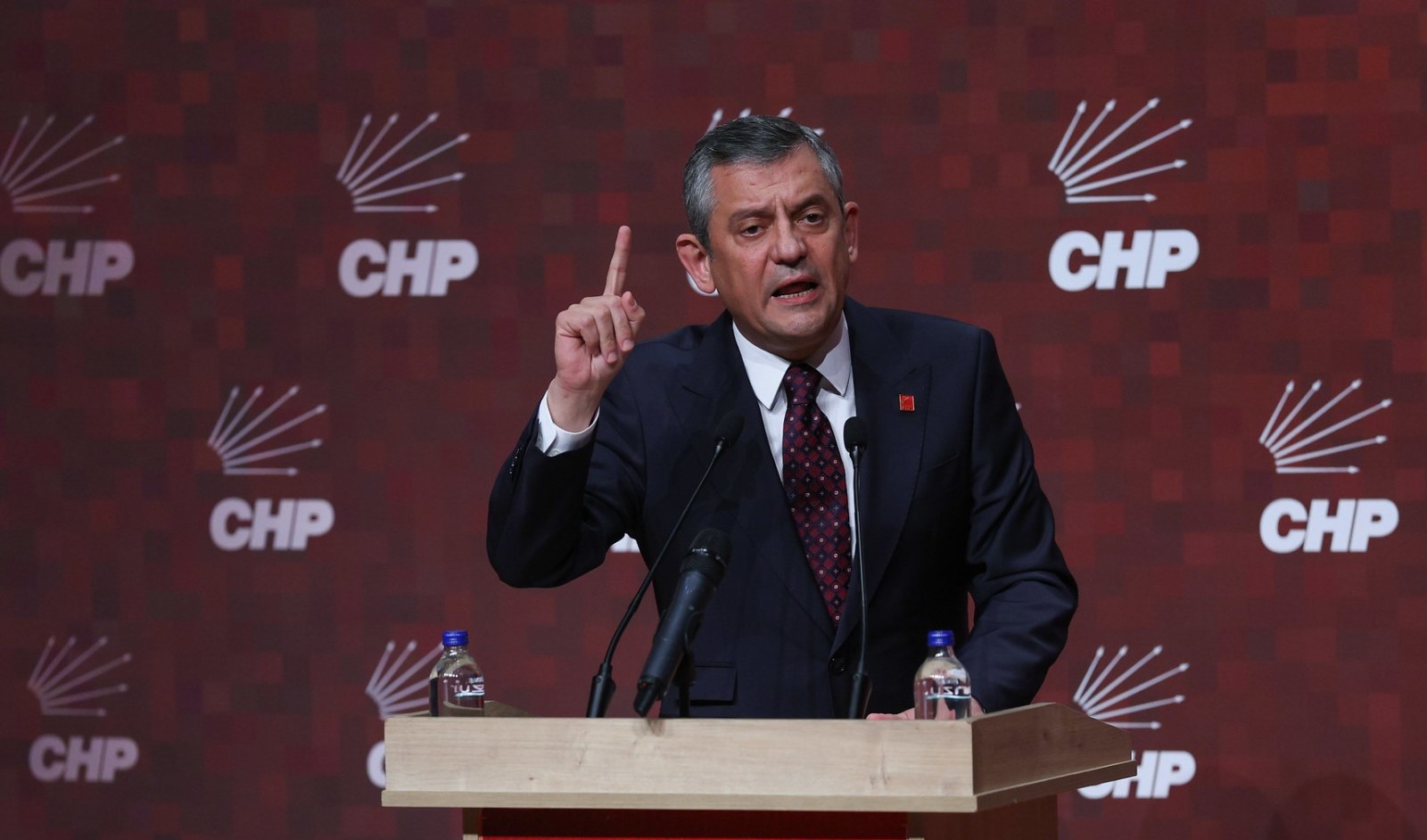 Özgür Özel'den Deprem Bölgesinde Sert Çıkış: 'Boş Senet İmzalatmak Tefeciliktir'