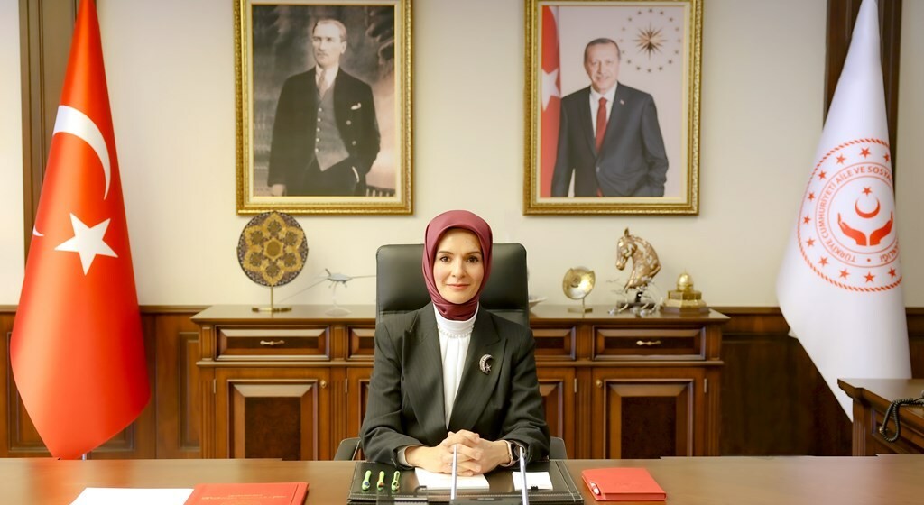 Bakan Göktaş'tan Güvenli İnternet Günü'nde Kritik Açıklama: 'Sosyal Medya Düzenlemesi Yakında Hayata Geçiyor'