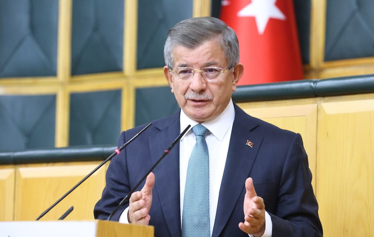 Davutoğlu'dan Sert Sitem: 'Beni Dakikalarca Alkışlayan AK Partili Milletvekilleri Nerede?'