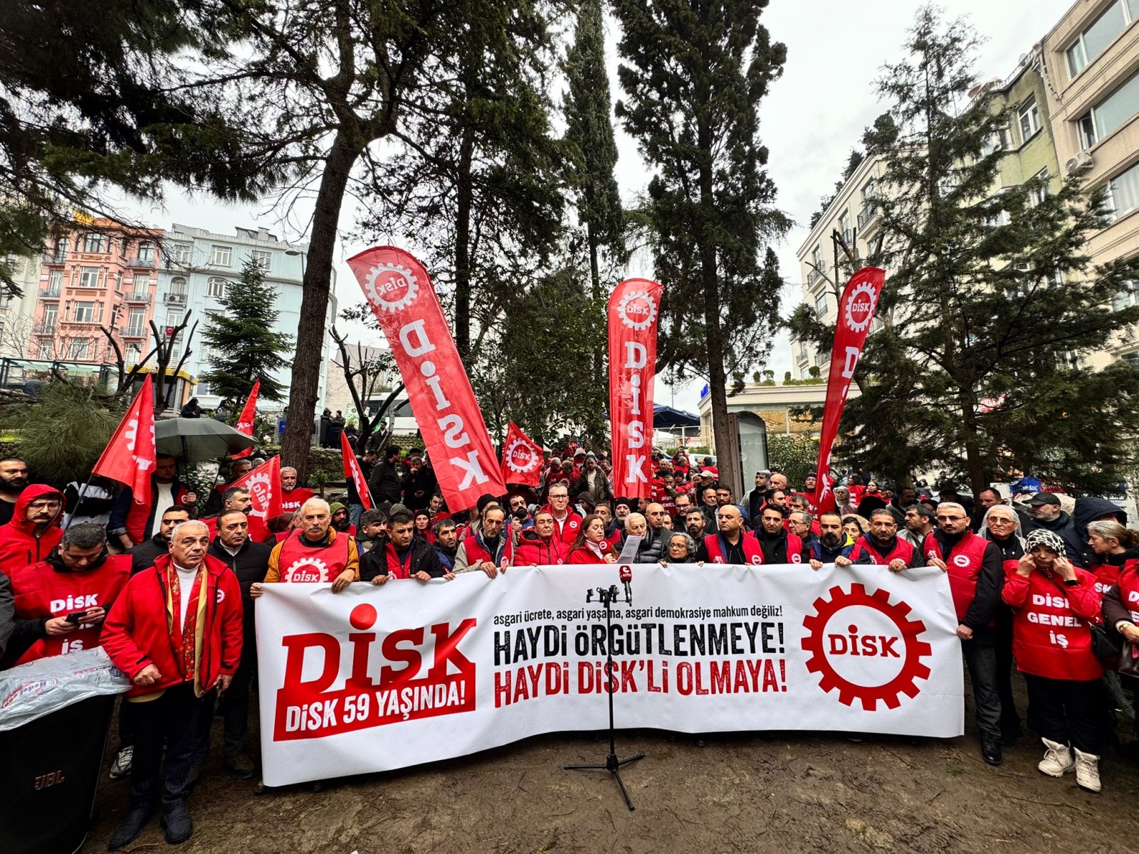 DİSK'ten 59. Yılda 'Örgütlü Toplum' Vurgusu: 'Demokrasi İçin Örgütlenmek Şart'