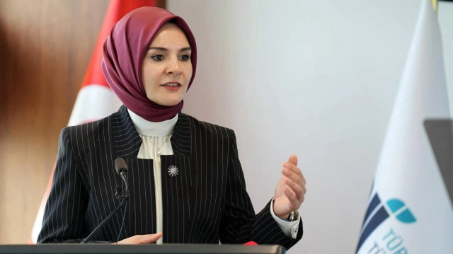 Bakan Göktaş'tan Sosyal Medya Açıklaması: 'Çocukları Korumak İçin Düzenleme Yakında Geliyor'