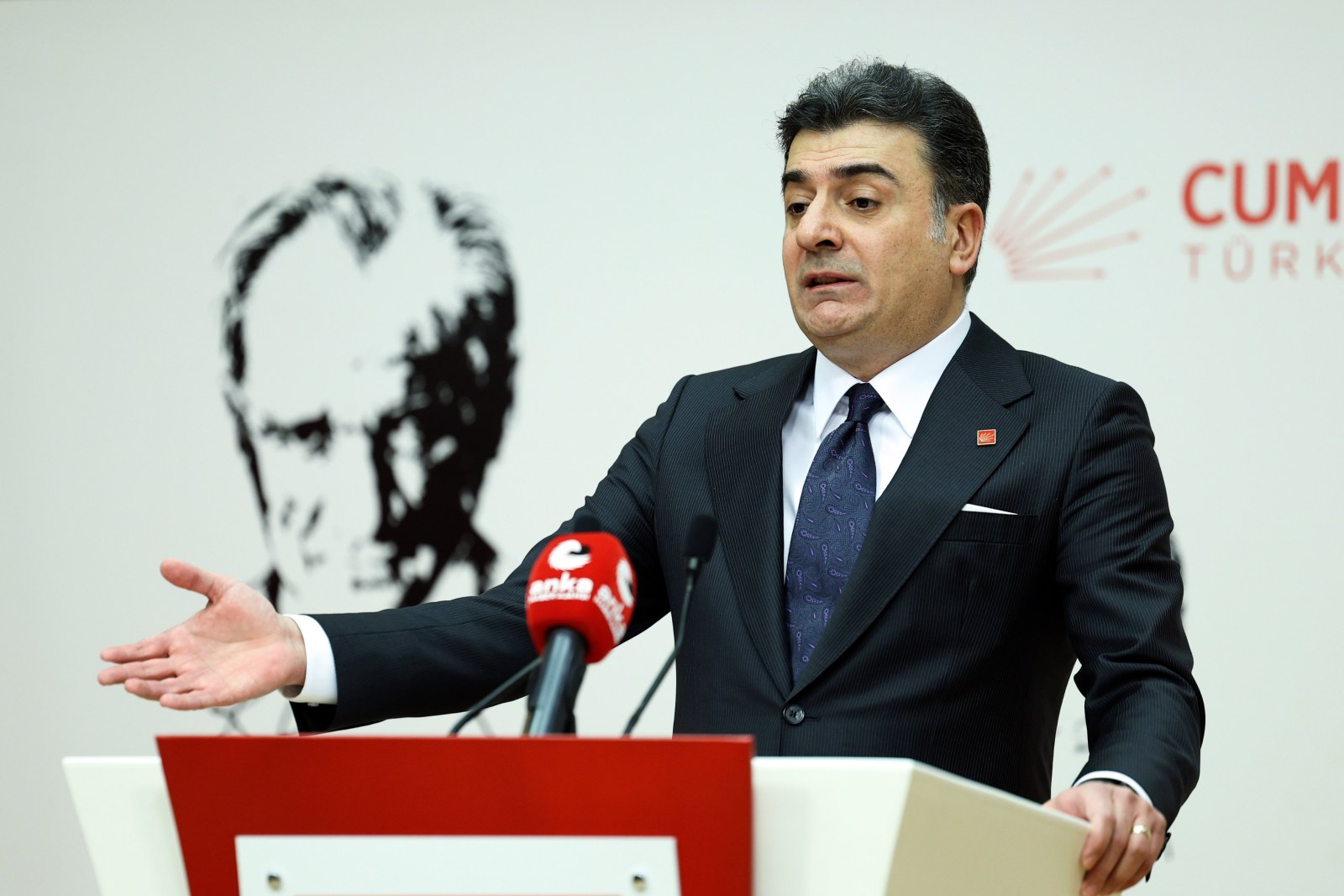 CHP Sözcüsü Zeynel Emre'den Adalet Bakanı Gürlek'e Sert Eleştiri: 'Açıklamaları Hukuk Devletini Yok Ediyor'